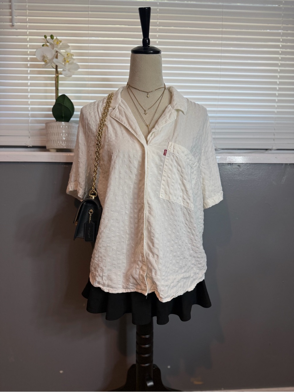 Levi’s White Textured Short Sleeve Button Down Shirt Size L Casual Coastal